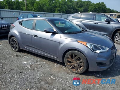 Czwarte zdjęcie samochodu z boku: 2016 HYUNDAI VELOSTER BASE VIN:KMHTC6AD0GU277142 - miniatura