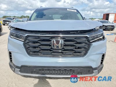 Piąte zdjęcie samochodu w środku: 2025 HONDA PILOT TOURING VIN:5FNYG2H74SB010532 - miniatura