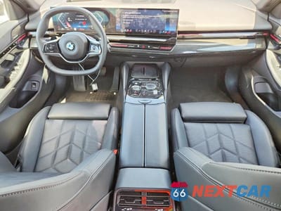 Zdjęcie 8 z 13 samochodu: 2025 BMW 530 I VIN:WBA43FJ01SCU59689 - miniatura