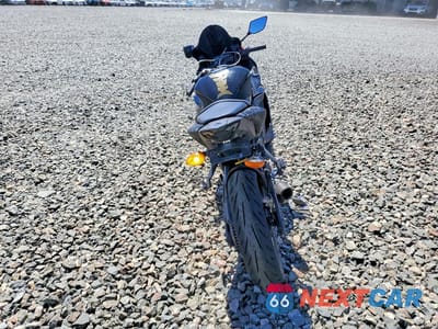 Czwarte zdjęcie samochodu z boku: 2021 YAMAHA YZFR3 A VIN:MH3RH18Y4MK006783 - miniatura