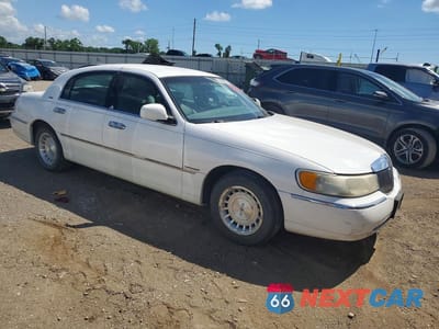Czwarte zdjęcie samochodu z boku: 1998 LINCOLN TOWN CAR EXECUTIVE VIN:1LNFM81W5WY663487 - miniatura