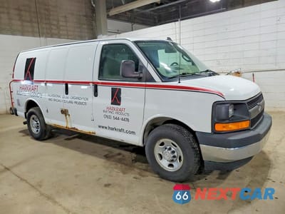 Czwarte zdjęcie samochodu z boku: 2017 CHEVROLET EXPRESS G2500 VIN:1GCWGAFF0H1221093 - miniatura