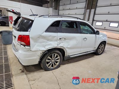 Trzecie zdjęcie samochodu z tyłu: 2013 KIA SORENTO SX VIN:5XYKWDA28DG332959 - miniatura