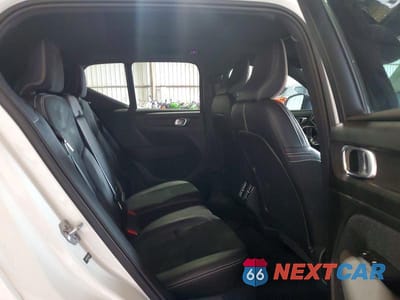 Zdjęcie 10 z 12 samochodu: 2019 VOLVO XC40 T5 R-DESIGN VIN:YV4162UM7K2107000 - miniatura