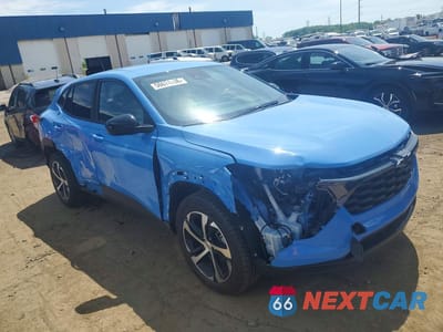Czwarte zdjęcie samochodu z boku: 2024 CHEVROLET TRAX 1RS VIN:KL77LGE27RC181213 - miniatura