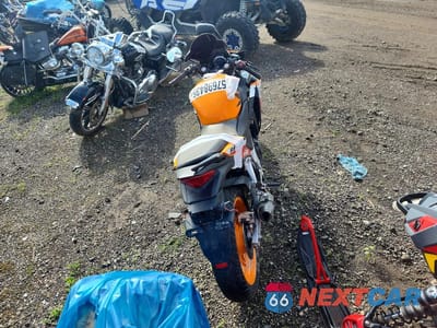 Czwarte zdjęcie samochodu z boku: 2013 HONDA CBR250 R VIN:MLHMC4109D5302763 - miniatura