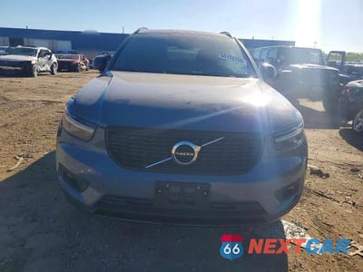 Piąte zdjęcie samochodu w środku: 2022 VOLVO XC40 T4 R-DESIGN VIN:YV4AC2HM5N2780519 - miniatura