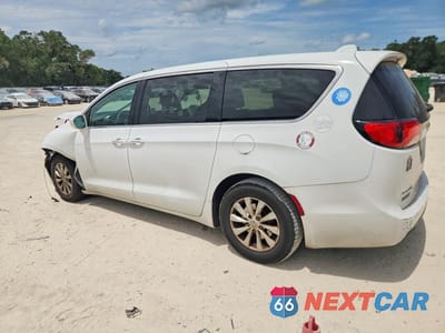 Drugie zdjęcie samochodu z przodu: 2019 CHRYSLER PACIFICA TOURING PLUS VIN:2C4RC1FG9KR576882 - miniatura