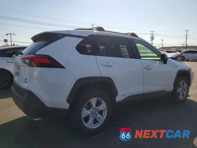 Trzecie zdjęcie samochodu z tyłu: 2020 TOYOTA RAV4 LE VIN:JTMLWRFV6LD058162 - miniatura