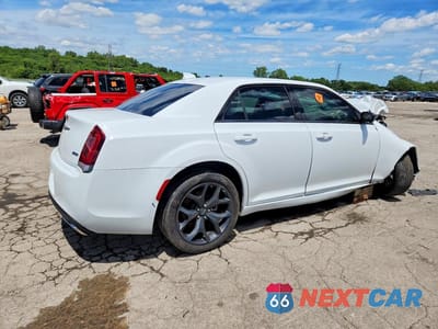 Trzecie zdjęcie samochodu z tyłu: 2022 CHRYSLER 300 TOURING VIN:2C3CCAAG7NH134324 - miniatura
