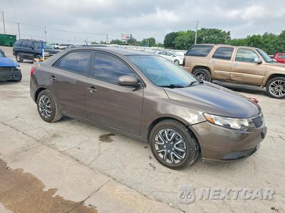 Czwarte zdjęcie samochodu z boku: 2013 KIA FORTE EX VIN:KNAFU4A20D5713203 - miniatura