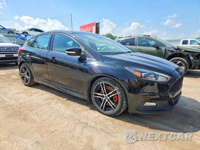 Czwarte zdjęcie samochodu z boku: 2016 FORD FOCUS ST VIN:1FADP3L94GL262692 - miniatura