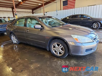 Czwarte zdjęcie samochodu z boku: 2006 HONDA ACCORD EX VIN:1HGCM56876A106400 - miniatura