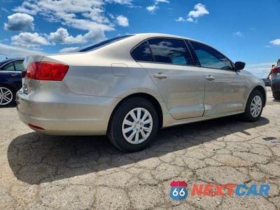 Trzecie zdjęcie samochodu z tyłu: 2014 VOLKSWAGEN JETTA BASE VIN:3VW2K7AJ7EM335633 - miniatura