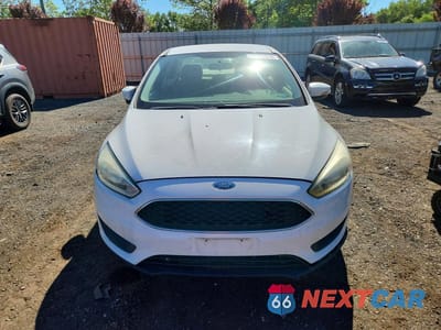 Piąte zdjęcie samochodu w środku: 2015 FORD FOCUS SE VIN:1FADP3F2XFL263276 - miniatura