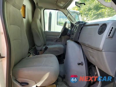 Zdjęcie 11 z 13 samochodu: 2013 FORD ECONOLINE E350 SUPER DUTY CUTAWAY VAN VIN:1FDWE3FL0DDA05708 - miniatura