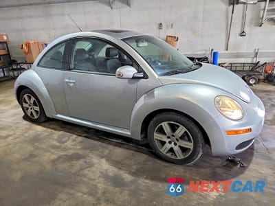 Czwarte zdjęcie samochodu z boku: 2006 VOLKSWAGEN NEW BEETLE 2.5L OPTION PACKAGE 1 VIN:3VWRW31C46M407421 - miniatura