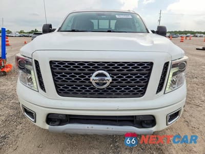 Piąte zdjęcie samochodu w środku: 2018 NISSAN TITAN PRO-4X VIN:1N6AA1E5XJN543708 - miniatura