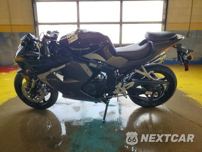 Trzecie zdjęcie samochodu z tyłu: 2016 HYOSUNG GT250 R VIN:KM4MJ6272G1700860 - miniatura