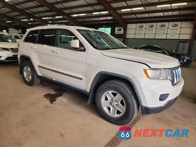 Czwarte zdjęcie samochodu z boku: 2011 JEEP GRAND CHEROKEE LAREDO VIN:1J4RR4GG0BC525711 - miniatura