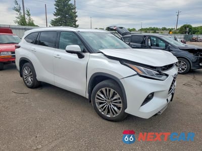 Czwarte zdjęcie samochodu z boku: 2024 TOYOTA HIGHLANDER PLATINUM VIN:5TDKDRBH5RS564595 - miniatura