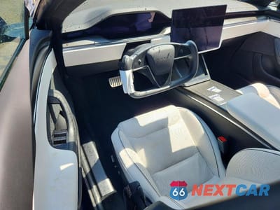 Zdjęcie 8 z 13 samochodu: 2023 TESLA MODEL S VIN:5YJSA1E68PF499120 - miniatura