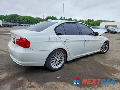 Trzecie zdjęcie samochodu z tyłu: 2011 BMW 328 XI SULEV VIN:WBAPK5C51BA994827 - miniatura