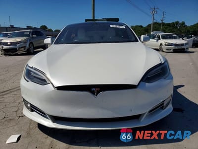 Piąte zdjęcie samochodu w środku: 2017 TESLA MODEL S VIN:5YJSA1E22HF222347 - miniatura