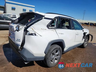 Trzecie zdjęcie samochodu z tyłu: 2024 TOYOTA RAV4 HYBRID XLE VIN:4T3RWRFV2RU135325 - miniatura