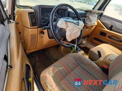 Zdjęcie 8 z 12 samochodu: 1997 JEEP WRANGLER / TJ SE VIN:1J4FY29P6VP440618 - miniatura