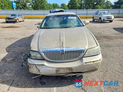Piąte zdjęcie samochodu w środku: 2011 LINCOLN TOWN CAR SIGNATURE LIMITED VIN:2LNBL8CVXBX761026 - miniatura