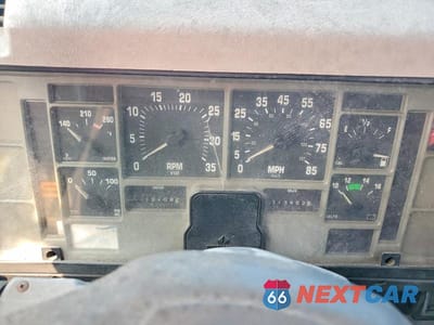 Zdjęcie 8 z 10 samochodu: 1999 INTERNATIONAL 4900 BOX TRUCK VIN:1HTSDAAN7XH212535 - miniatura