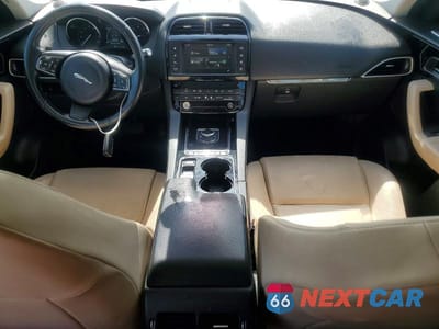 Zdjęcie 8 z 13 samochodu: 2017 JAGU F-PACE PRE VIN:SADCJ2BV4HA067080 - miniatura