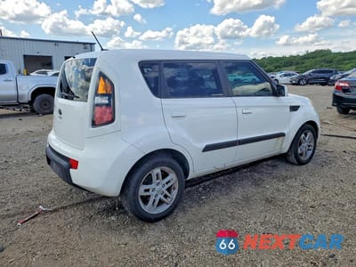 Trzecie zdjęcie samochodu z tyłu: 2010 KIA SOUL +/!/SPORT VIN:KNDJT2A21A7166141 - miniatura