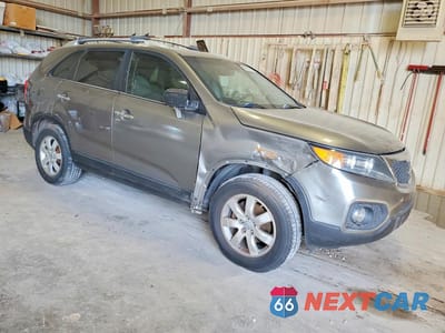 Czwarte zdjęcie samochodu z boku: 2012 KIA SORENTO LX VIN:5XYKT3A67CG230251 - miniatura
