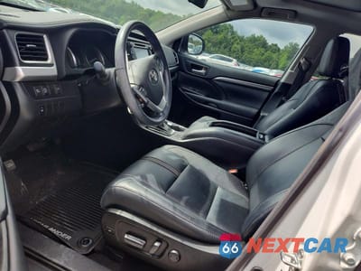 Zdjęcie 7 z 13 samochodu: 2018 TOYOTA HIGHLANDER SE VIN:5TDKZRFH7JS532618 - miniatura