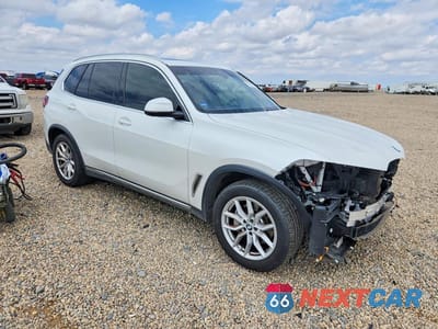Czwarte zdjęcie samochodu z boku: 2021 BMW X5 XDRIVE40I VIN:5UXCR6C05M9H23332 - miniatura