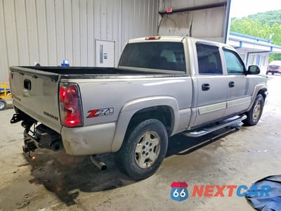 Trzecie zdjęcie samochodu z tyłu: 2004 CHEVROLET SILVERADO K1500 VIN:2GCEK13T141420291 - miniatura