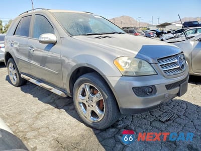 Czwarte zdjęcie samochodu z boku: 2006 MERCEDES-BENZ ML 500 VIN:4JGBB75E06A057815 - miniatura