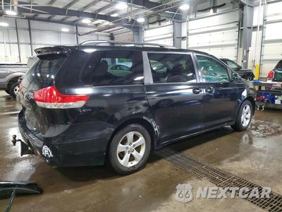 Trzecie zdjęcie samochodu z tyłu: 2012 TOYOTA SIENNA LE VIN:5TDKK3DC8CS245123 - miniatura