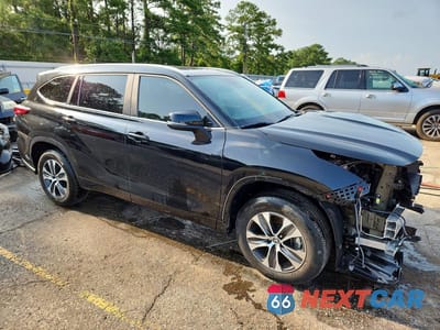 Czwarte zdjęcie samochodu z boku: 2023 TOYOTA HIGHLANDER XLE VIN:5TDKDRAHXPS044049 - miniatura