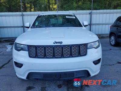 Piąte zdjęcie samochodu w środku: 2017 JEEP GRAND CHEROKEE LAREDO VIN:1C4RJEAG3HC868355 - miniatura