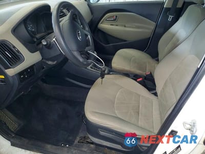 Zdjęcie 7 z 12 samochodu: 2016 KIA RIO LX VIN:KNADM4A38G6542098 - miniatura