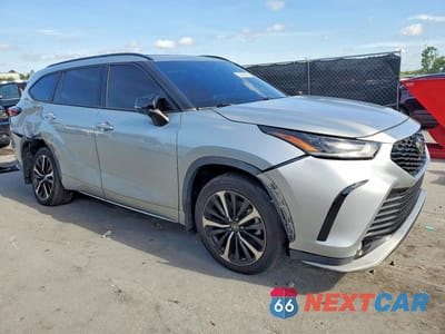Czwarte zdjęcie samochodu z boku: 2022 TOYOTA HIGHLANDER XSE VIN:5TDJZRBHXNS170047 - miniatura