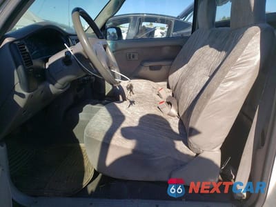 Zdjęcie 7 z 13 samochodu: 2001 TOYOTA TACOMA BASE VIN:5TENL42N31Z876530 - miniatura