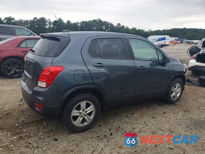 Trzecie zdjęcie samochodu z tyłu: 2021 CHEVROLET TRAX LS VIN:KL7CJNSB0MB326541 - miniatura