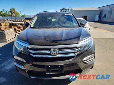 Piąte zdjęcie samochodu w środku: 2017 HONDA PILOT ELITE VIN:5FNYF6H08HB074241 - miniatura