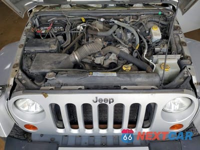 Zdjęcie 12 z 13 samochodu: 2010 JEEP WRANGLER SAHARA VIN:1J4AA5D15AL214901 - miniatura