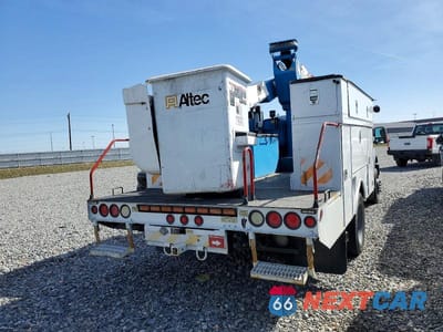 Czwarte zdjęcie samochodu z boku: 2011 FORD F550 SUPER DUTY BUCKET TRUCK VIN:1FDUF5HT4BEC26412 - miniatura