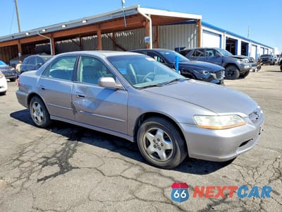 Czwarte zdjęcie samochodu z boku: 2000 HONDA ACCORD EX VIN:1HGCG1653YA044759 - miniatura